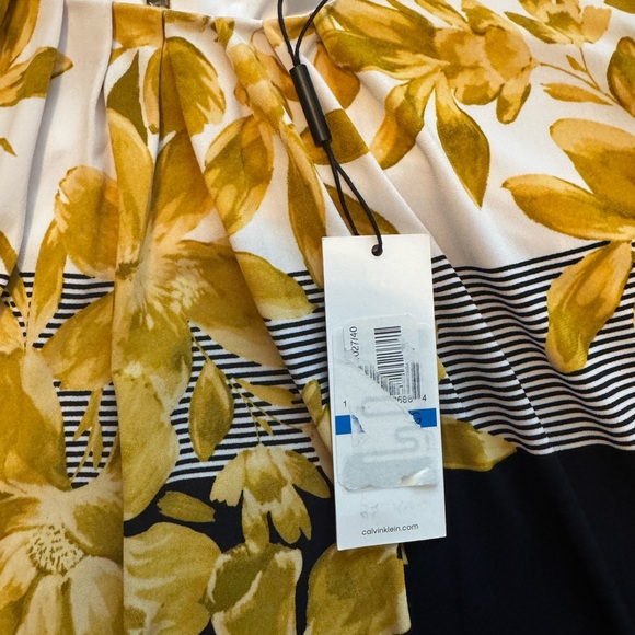 Calvin Klein Women’s Sleeveless Crew Neck Navy & Gold Floral Blouse XL NWT - Picture 7 of 8